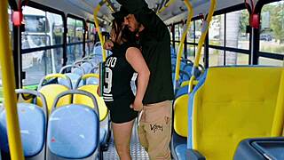 mostrei meu pau para uma estudante em onibus