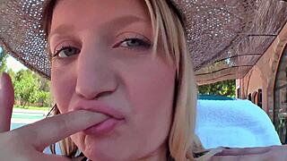 Ebony beauty gives oral now