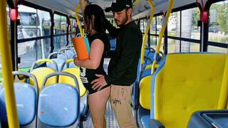 mostrei meu pau para uma estudante em onibus