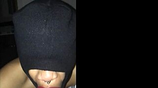 her lips suck that nut out