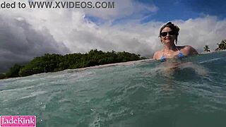 Daring Kinky Girlfriend Flashing And Fucking Beach