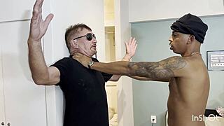 Comi a mulher do meu chefe na frente dele a loira fode muito