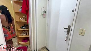 Fui na casa da amiga e acabamos fazendo um sexo lesbo com meus brinquedos