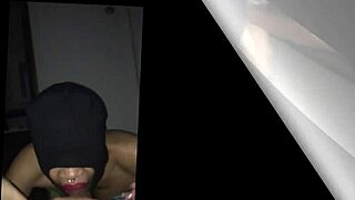 her lips suck that nut out