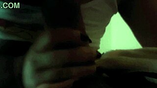 por favor a todas las mujeres recuerden masturbar la polla de su hombre