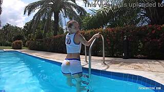 Lola Bunnies Yessica Bunny Pool Outdoors Slow Release