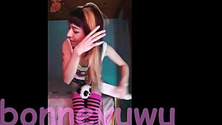Bonneyuwu - 9 59 putita argentina se masturba con dildo transparente y cepillo