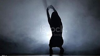 she twerks her sexy dance for you