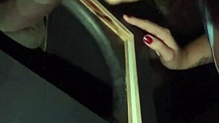 casada gostosa mamou negão no glory hole e chamou pra casa