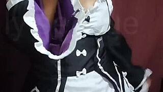 Otaku con cosplay de rem se deja coger sin condon parte1