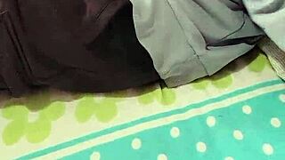 mi prima me la chupa mientras la familia esta abajo en pov