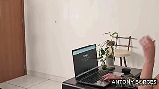 sexo do chefe com a secretaria no escritorio